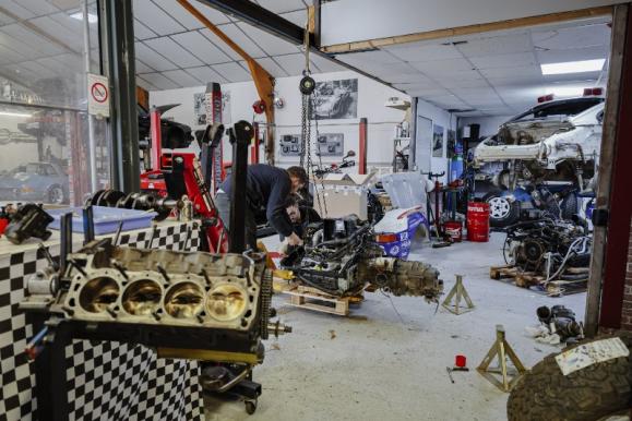 Démontage intégral – Voitures Porsche de collection près de Nantes