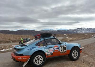 NPA au départ de  l'Africa Eco Race 2026 avec la Porsche 964 DKR 