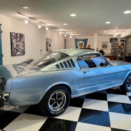 Ford Mustang Fastback V8 de 1965 ! VENDU